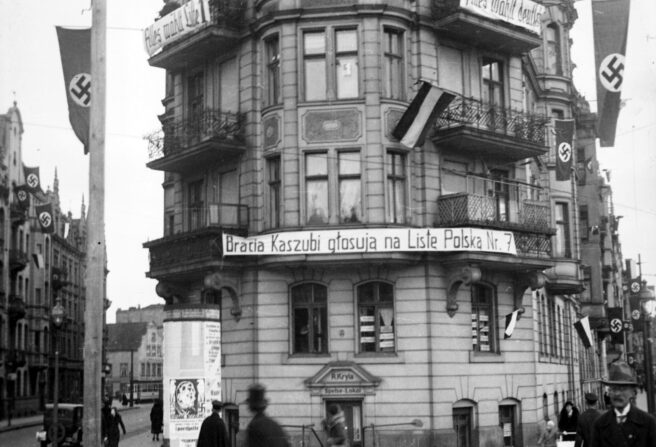 Gdańska ulica podczas wyborów do Volkstagu Wolnego Miasta Gdańska w 1933 roku (domena publiczna, źródło: NAC)