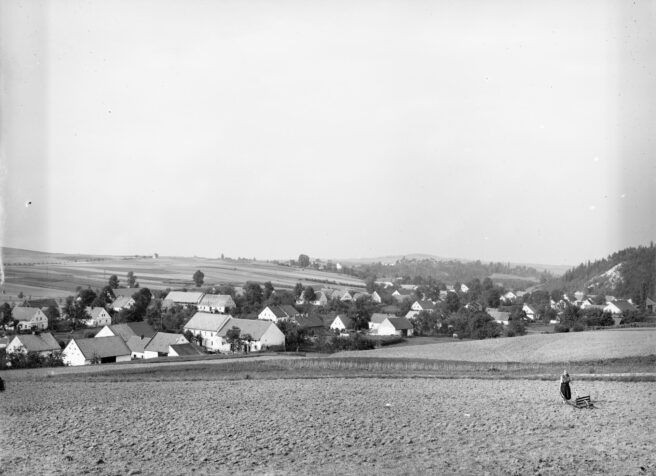 Nierozpoznana wieś pomorska, lata 1918–1944 (domena publiczna, źródło: NAC)
