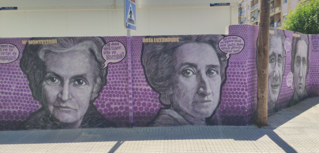 Róża Luksemburg: „Dla świata, w którym jesteśmy społecznie równi, różni jako ludzie i całkowicie wolni”. Mural Toniego Espinara & TMX w Gandii (Serpis Urban Art Project, 2019), fot. Francesc Fort (źródło: Wikimedia Commons)