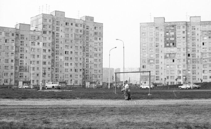 Obraz Główny: Bloki przy ulicy Startowej 5 i Startowej 11, maj 1980, fot. Marek Zarzecki (sygnatura 10/3127/204, Archiwum Państwowe w Gdańsku) 