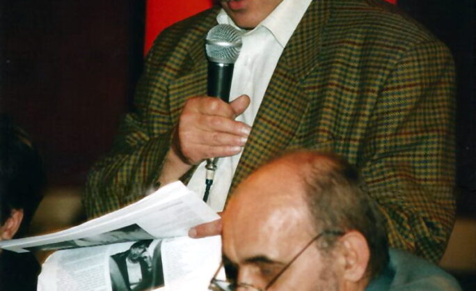 Obraz Główny: Maciej Kraiński i Zbigniew Joachimiak (siedzi), Sfinks w Sopocie, 2002 (z archiwum Zbigniewa Joachimiaka)